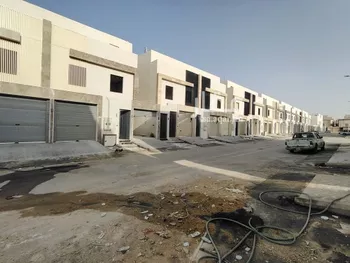 فيلا للبيع في شارع ابن الطيلسان القرطبي, حي عكاظ, مدينة الرياض, منطقة الرياض صورة 3