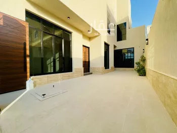فيلا للبيع في شارع السيل الكبير, حي المهدية, مدينة الرياض, منطقة الرياض صورة 4
