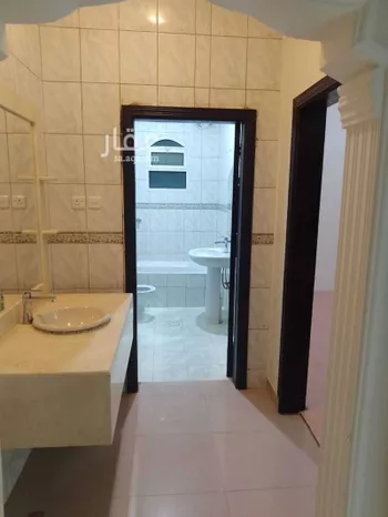 فيلا للبيع في شارع عبدالعزيز الشمري, حي الملك فيصل, مدينة الرياض, منطقة الرياض صورة 2