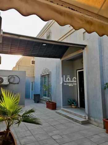 فيلا للبيع في شارع ناصر الدين الطائي, حي الفلاح, مدينة الرياض, منطقة الرياض صورة 2