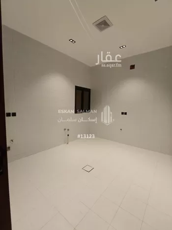 فيلا للبيع في شارع أبان بن صالح, حي عكاظ, مدينة الرياض, منطقة الرياض صورة 3
