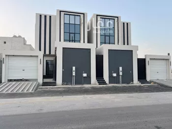 فيلا للبيع في شارع ابو منصور الخطيب, حي ضاحية الملك فهد, مدينة الدمام, المنطقة الشرقية