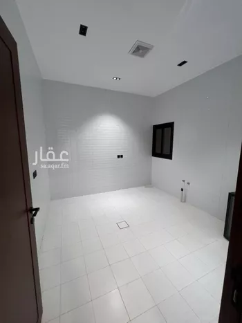 دور للبيع في شارع أبان بن صالح, حي عكاظ, مدينة الرياض, منطقة الرياض صورة 4
