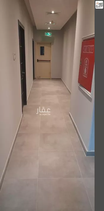 مكتب تجاري للإيجار في صورة 3