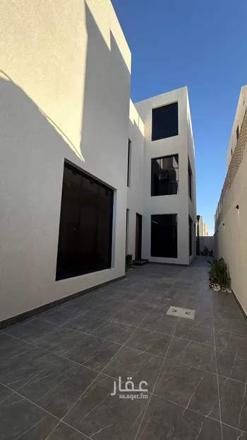 فيلا للبيع في شارع قطب الدين بن السلطان, حي المهدية, مدينة الرياض, منطقة الرياض صورة 2