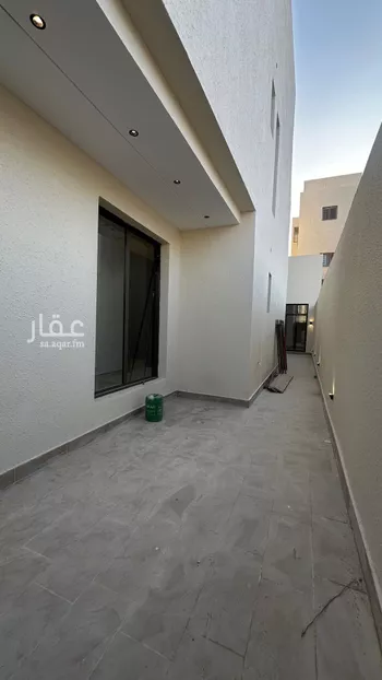 فيلا للبيع في شارع عبداللطيف بن المبارك, حي المهدية, مدينة الرياض, منطقة الرياض صورة 3