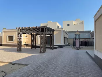 فيلا للبيع في شارع حاطب ابن عمرو ابن عتيك, حي التحلية, مدينة الخبر, المنطقة الشرقية