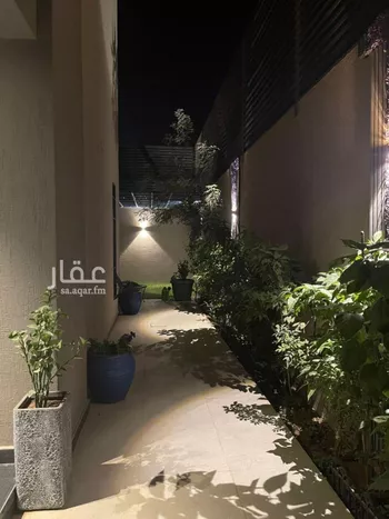 فيلا للبيع في شارع الربائع, حي عكاظ, مدينة الرياض, منطقة الرياض صورة 2