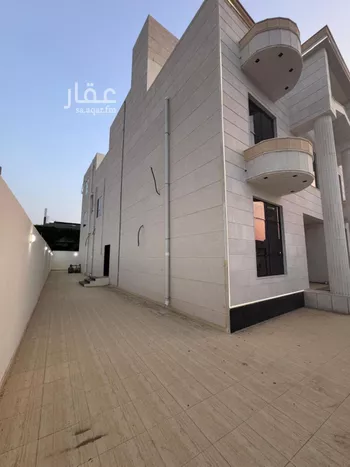 فيلا للبيع في شارع ريحانة بنت زيد, حي الإسكان, مدينة صامطه, منطقة جازان صورة 2
