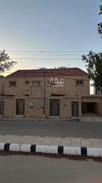 بيت للبيع في شارع النهضه, حي النهضة, مدينة عيون الجواء, منطقة القصيم صورة 2