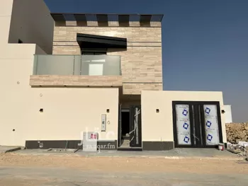 فيلا للبيع في شارع عبدالقادر بن عبدالوارث, حي المهدية, مدينة الرياض, منطقة الرياض