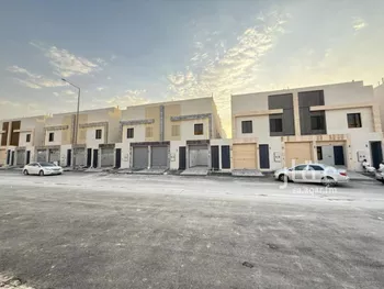 فيلا للبيع في شارع صدر الدين الشافعي, حي عكاظ, مدينة الرياض, منطقة الرياض