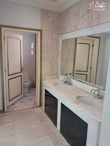 فيلا للإيجار في شارع البكرات ، حي الرحمانية ، الرياض ، منطقة الرياض صورة 4