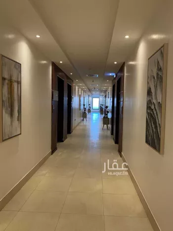 مكتب تجاري للإيجار في صورة 2