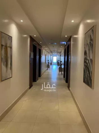 مكتب تجاري للإيجار في صورة 2
