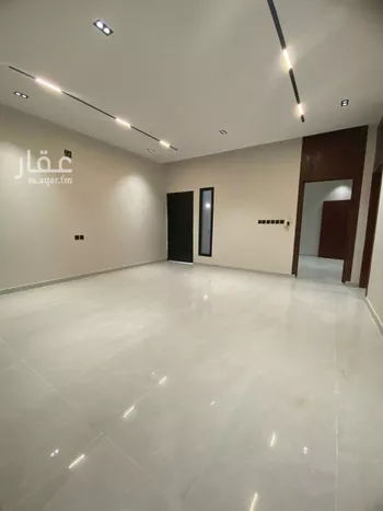 دور للبيع في شارع عين صالح, حي عكاظ, مدينة الرياض, منطقة الرياض صورة 3