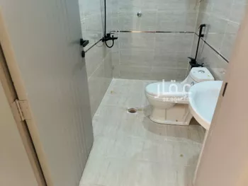 شقة للبيع في شارع عبدالملك الفتني, حي بدر, مدينة الرياض, منطقة الرياض صورة 2