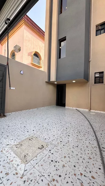 شقة للبيع في شارع صدقة بن مكارم, حي التعاون, مدينة خميس مشيط, منطقة عسير صورة 2