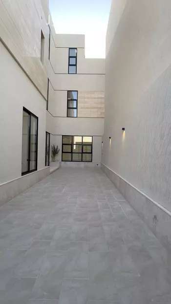 فيلا للبيع في شارع السيل, حي المهدية, مدينة الرياض, منطقة الرياض صورة 2
