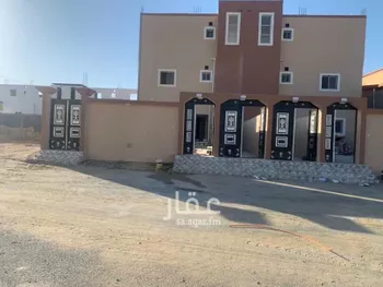 عمارة للبيع في شارع الخندق ، حي هجرة البلاعيس ، القريات ، القريات