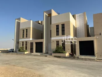 فيلا للبيع في شارع عبدالله النحوي, حي المهدية, مدينة الرياض, منطقة الرياض صورة 3