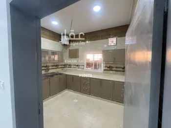 شقة للبيع في شارع المرفي, حي الأمير سلطان, مدينة بيشه, منطقة عسير صورة 4