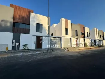 فيلا للبيع في شارع علي الحميدي, حي الحلقة الغربية, مدينة امارة منطقة مكة المكرمة - الطائف, منطقة مكة المكرمة صورة 2
