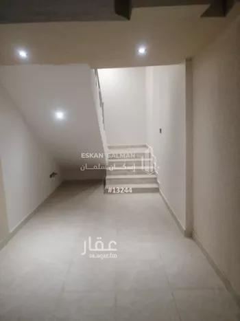 فيلا للبيع في شارع أحمد بن محمد العيالي, حي عكاظ, مدينة الرياض, منطقة الرياض صورة 3