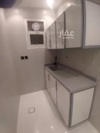 شقة للإيجار في شارع عبدالله الدينوري, حي الملك فيصل, مدينة الرياض, منطقة الرياض صورة 3