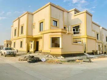 فيلا للبيع في شارع رقم 151, حي ظهرة لبن, مدينة الرياض, منطقة الرياض صورة 2