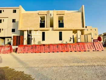 فيلا للبيع في شارع زينب بنت أبي سلمة, حي المهدية, مدينة الرياض, منطقة الرياض