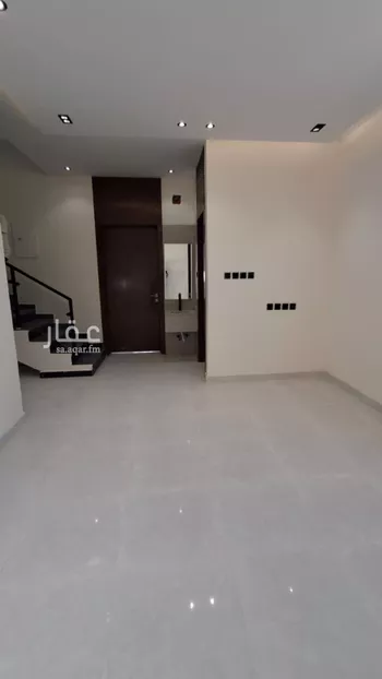 فيلا للبيع في شارع حسن مشاط, حي عكاظ, مدينة الرياض, منطقة الرياض صورة 2