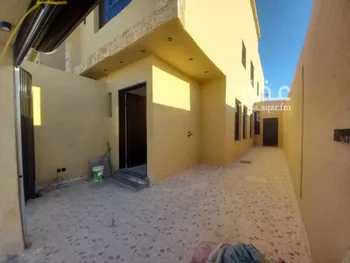 دور للبيع في شارع عباس عبدالجبار, حي العوالي, مدينة الرياض, منطقة الرياض صورة 2