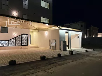 شقة للبيع في شارع صفية بنت حيى بن اخطب, حي الورود, مدينة صامطه, منطقة جازان