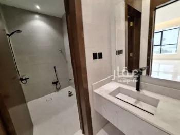 فيلا للبيع في شارع عبدالرحمن القاضي, حي عكاظ, مدينة الرياض, منطقة الرياض صورة 4