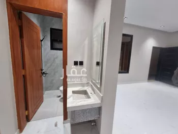 دور للبيع في شارع القاضي شريح, حي عكاظ, مدينة الرياض, منطقة الرياض صورة 4