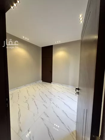 دور للبيع في شارع النفوذ, حي عكاظ, مدينة الرياض, منطقة الرياض صورة 5