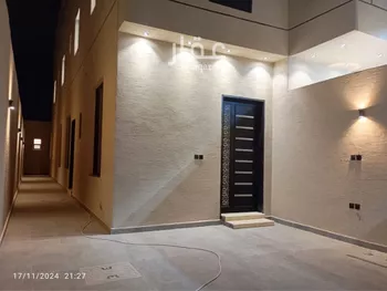 دور للبيع في شارع الامام مالك, حي بدر, مدينة الرياض, منطقة الرياض صورة 5