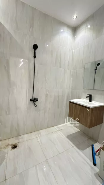 دور للبيع في شارع يزيد بن الأسود, حي بدر, مدينة الرياض, منطقة الرياض صورة 5