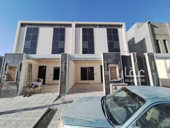 فيلا للبيع في شارع يونس بن عمر, حي عكاظ, مدينة الرياض, منطقة الرياض