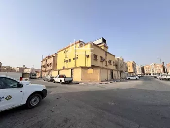 عمارة للبيع في شارع 17أ, حي الضباب, مدينة الدمام, المنطقة الشرقية صورة 3