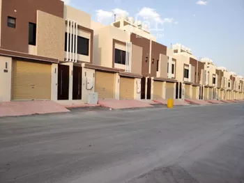 دور للبيع في شارع الإمام مسلم , حي بدر, مدينة الرياض, منطقة الرياض صورة 4