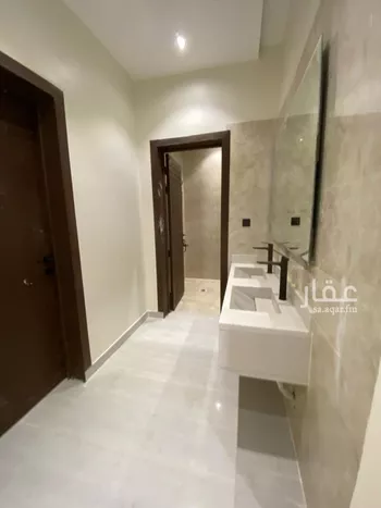 فيلا للبيع في شارع عبدالرحمن ابن مقبل, حي عكاظ, مدينة الرياض, منطقة الرياض صورة 3