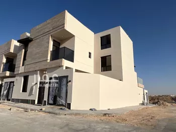 فيلا للبيع في شارع أحمد بن الحسن الأنصاري, حي المهدية, مدينة الرياض, منطقة الرياض صورة 3