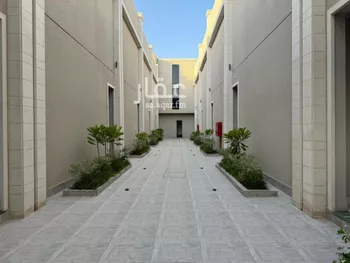 فيلا للبيع في شارع وادي الشرف, حي القادسية, مدينة الرياض, منطقة الرياض صورة 2