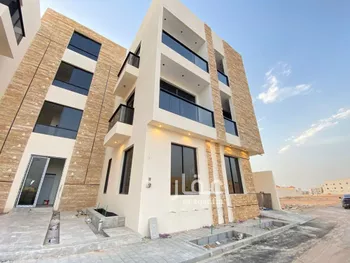 عمارة للبيع في صورة 5