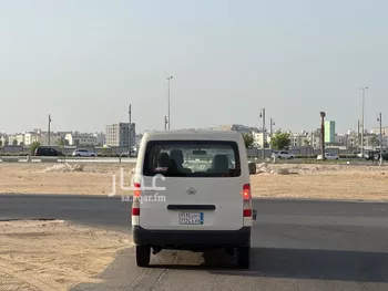 عمارة للبيع في شارع بجاد بن قيس, حي العزيزية, مدينة الدمام, المنطقة الشرقية صورة 2