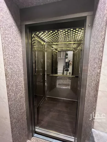 عمارة للبيع في شارع بجاد بن قيس, حي العزيزية, مدينة الدمام, المنطقة الشرقية صورة 5