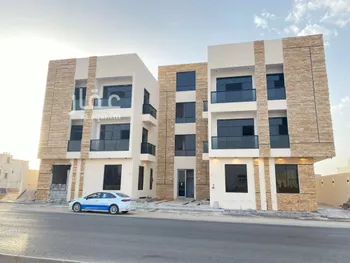 عمارة للبيع في شارع عمير بن سنان بن عرفطة, حي المهدية, مدينة الرياض, منطقة الرياض صورة 2