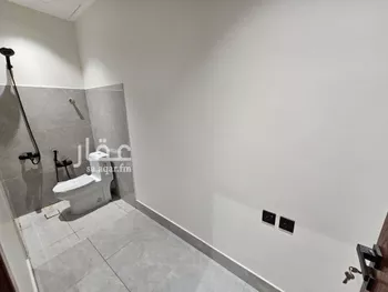 دور للبيع في شارع المازني, حي المعيزيلة, مدينة الرياض, منطقة الرياض صورة 5